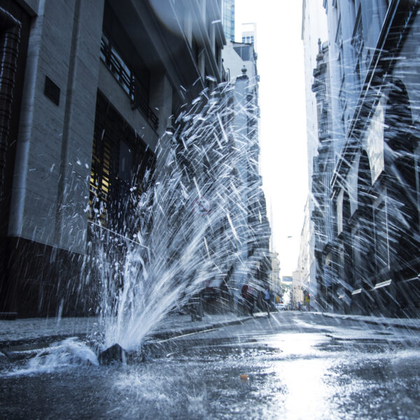 ¿Cómo actuar y prevenir una fuga de agua? Recomendaciones, materiales y a dónde reportar